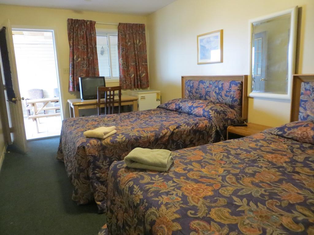 Queen Room with Two Queen Beds,199041727:JPEG